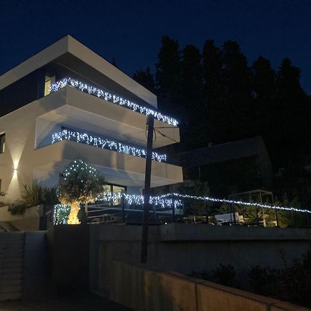 غييكا Aparthotel Villa V With Heated Pool المظهر الخارجي الصورة