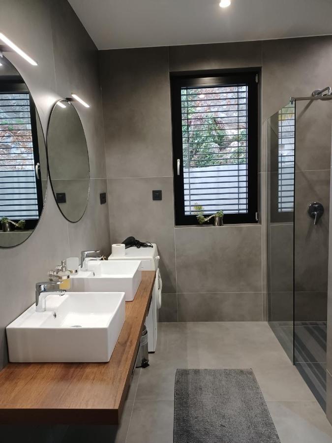 غييكا Aparthotel Villa V With Heated Pool المظهر الخارجي الصورة