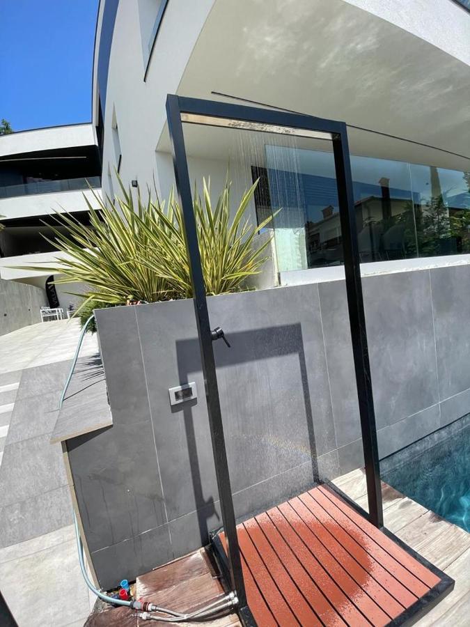 غييكا Aparthotel Villa V With Heated Pool المظهر الخارجي الصورة